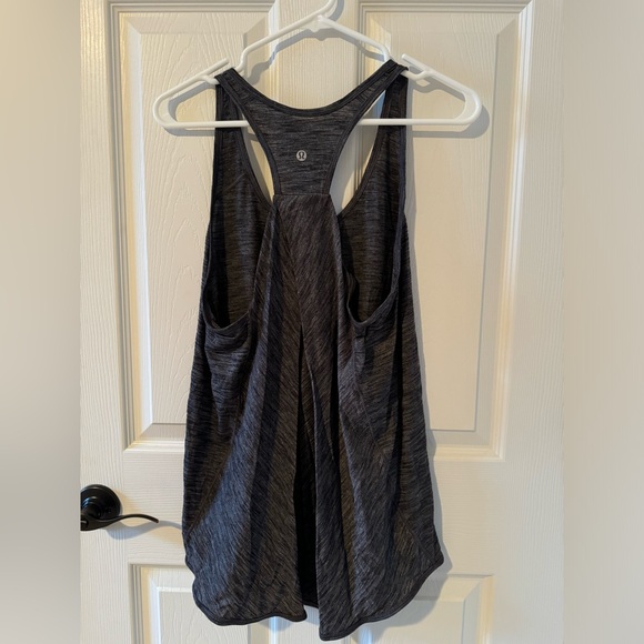 Lululemon tank. Size 8 - Picture 2 of 2